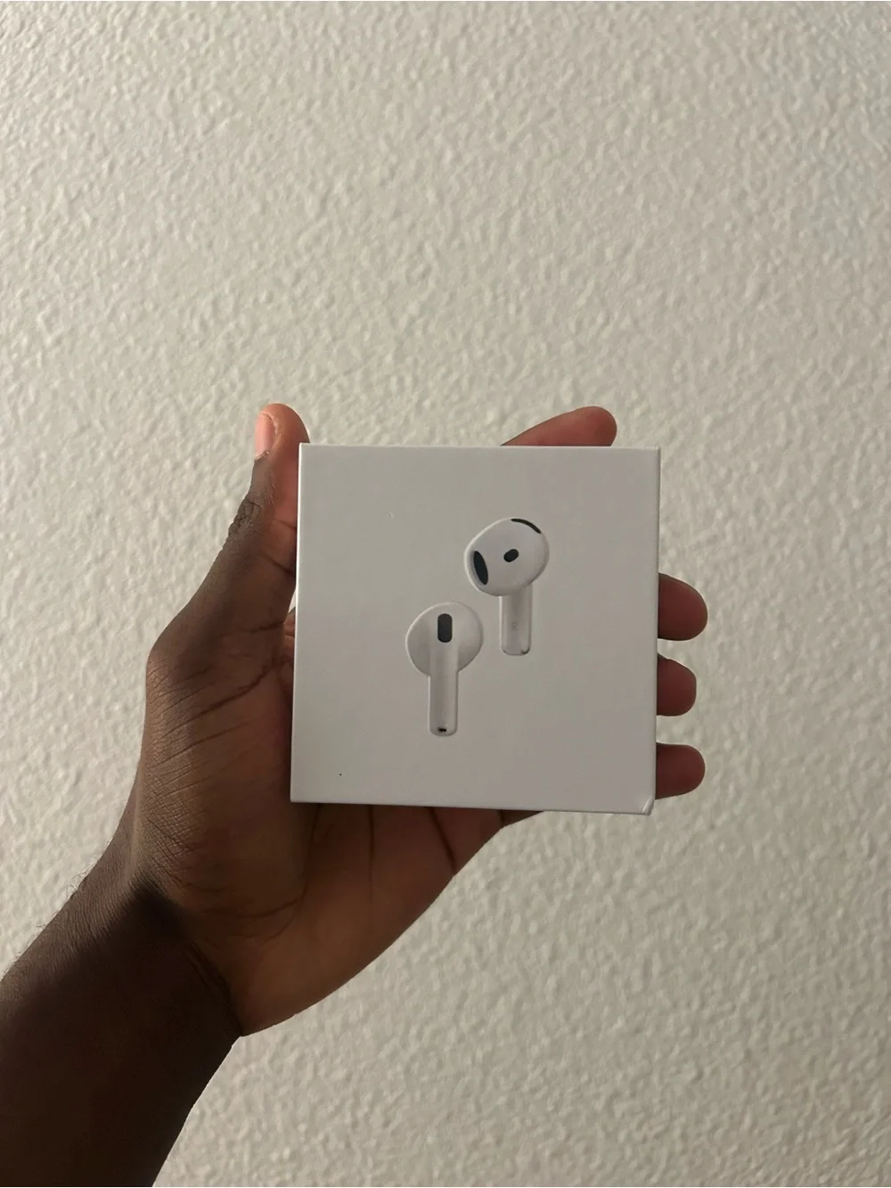 Apple White Earbud Headphones with Charging Case